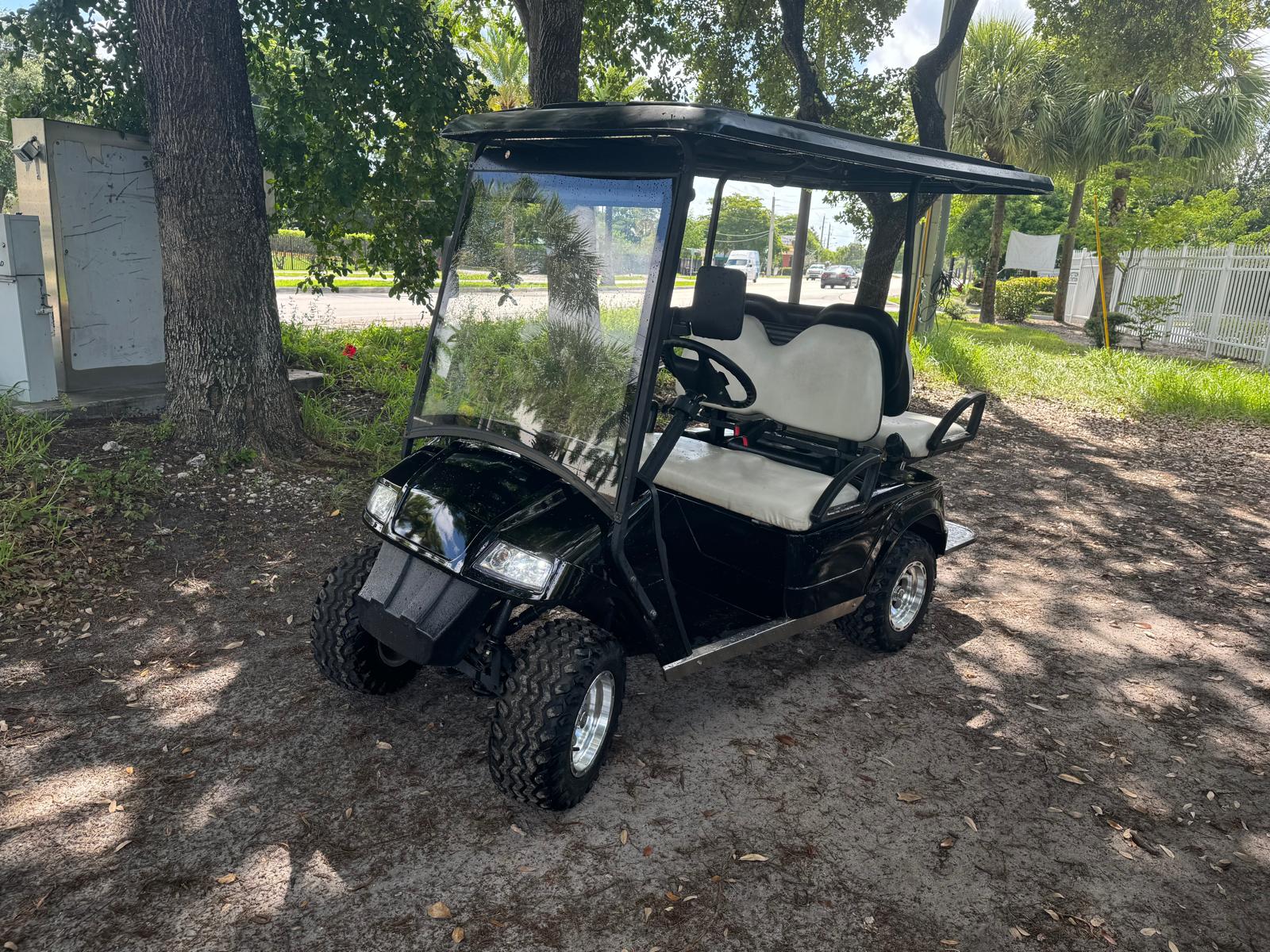 Black Lithium Street-Legal Golf Car – Power and Efficiency for Your Next Ride - Image 3